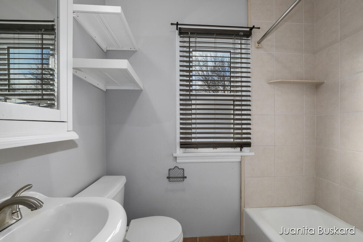 Photo 19 of 37 of 2241 Tremont Boulevard NW house