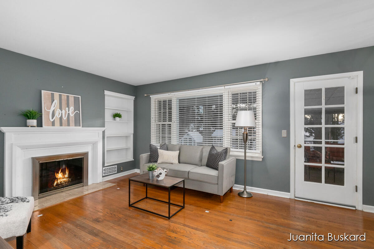 Photo 7 of 37 of 2241 Tremont Boulevard NW house