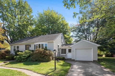 Photo of 917 W Detroit Street, New Buffalo, MI 49117 (MLS # 25048394)