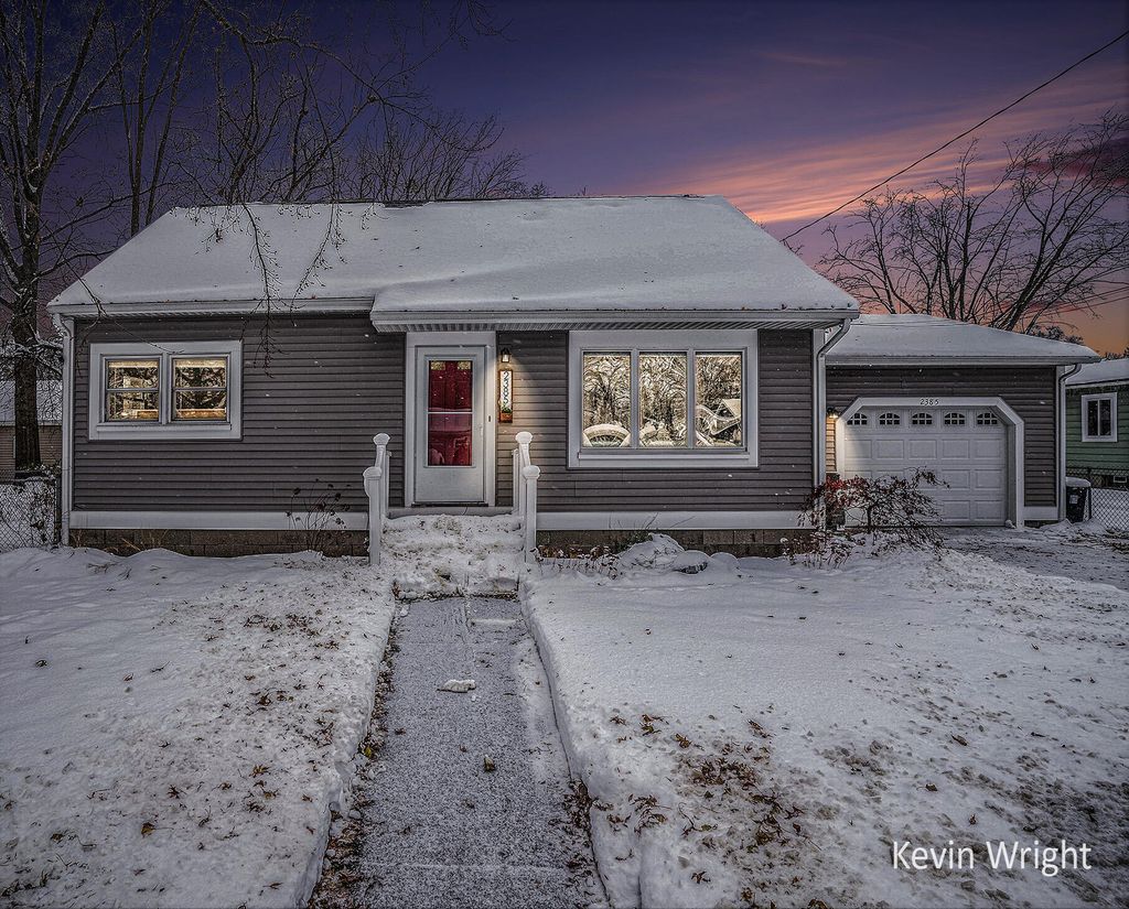 Photo of 2385 Lincoln Street, Muskegon, MI 49441 (MLS # 25062333)