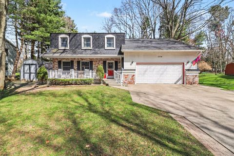 Photo of 1378 N Lendale Street, Ludington, MI 49431 (MLS # 26016733)