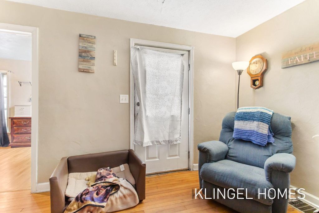 Photo of 947 Carlton Street, Muskegon, MI 49442 (MLS # 25061511)