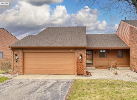 Photo of 1323 Bent Tree Drive, Hudsonville, MI 49426 (MLS # 26020170)