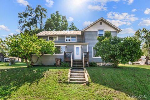 Photo of 320 Division Street, Freeport, MI 49325 (MLS # 25050096)