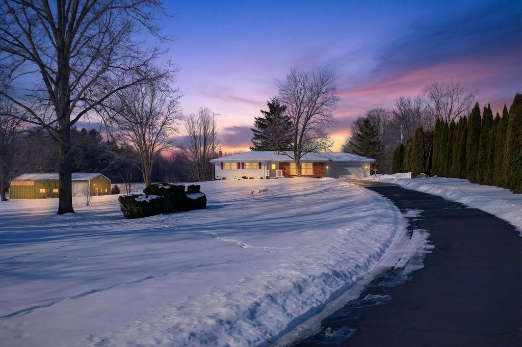 Photo of 2770 N Dearing Road, Parma, MI 49269 (MLS # 26004960)