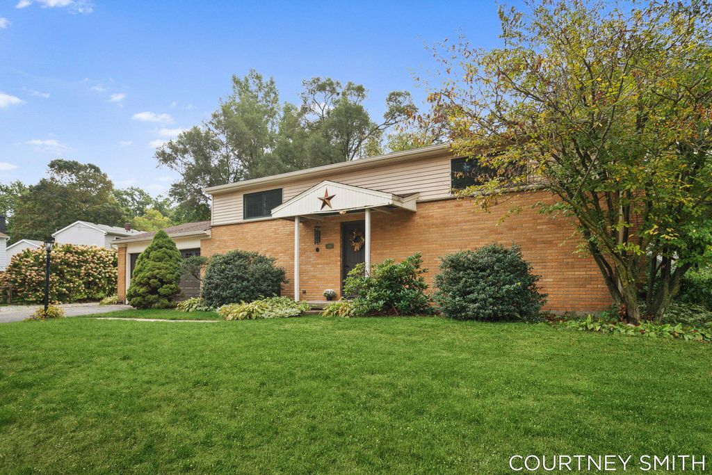Photo of 8365 Atlanta Drive NE, Rockford, MI 49341 (MLS # 25036830)