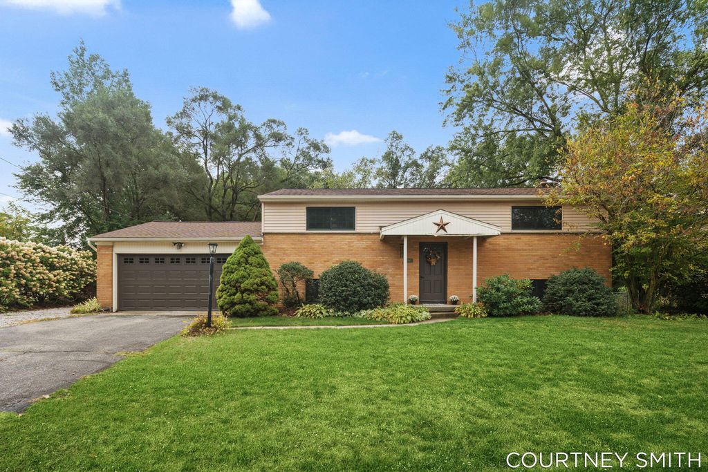 Photo of 8365 Atlanta Drive NE, Rockford, MI 49341 (MLS # 25036830)