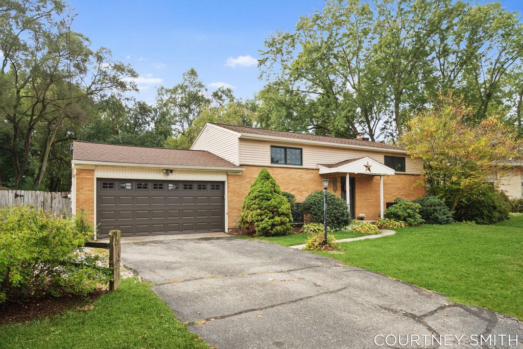 Photo of 8365 Atlanta Drive NE, Rockford, MI 49341 (MLS # 25036830)