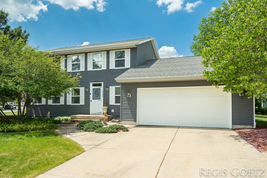 Photo of 5435 Bunker Hill Court SE, Kentwood, MI 49508 (MLS # 23019265)