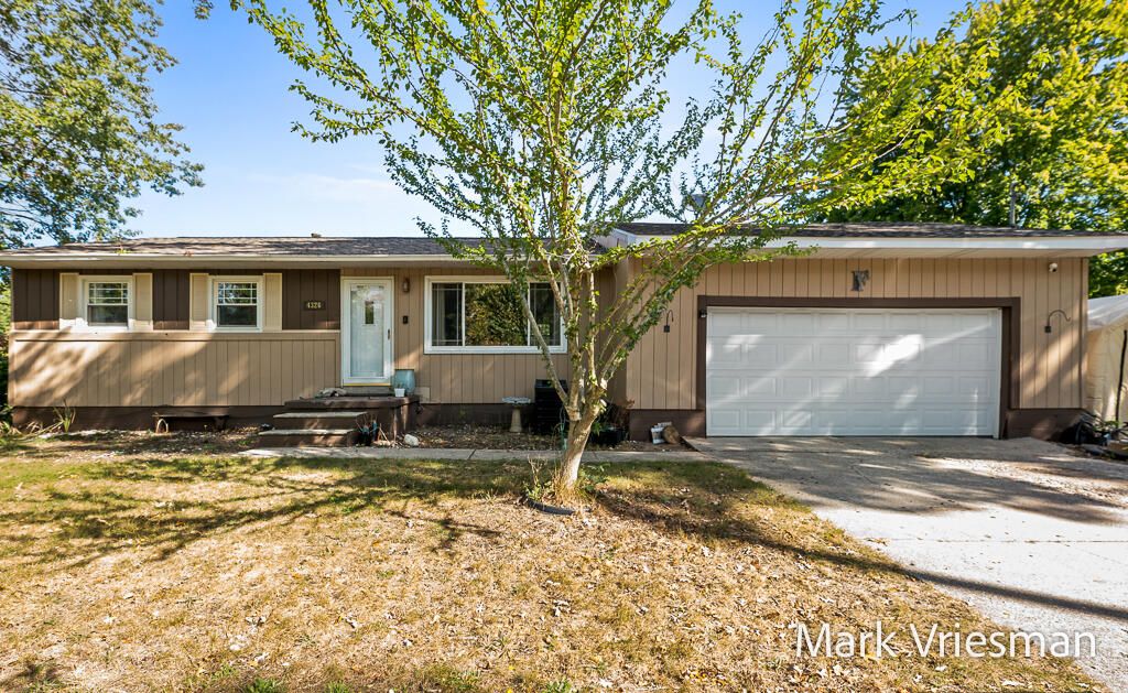 Photo of 4326 Teanmar Avenue, Muskegon, MI 49444 (MLS # 25049632)