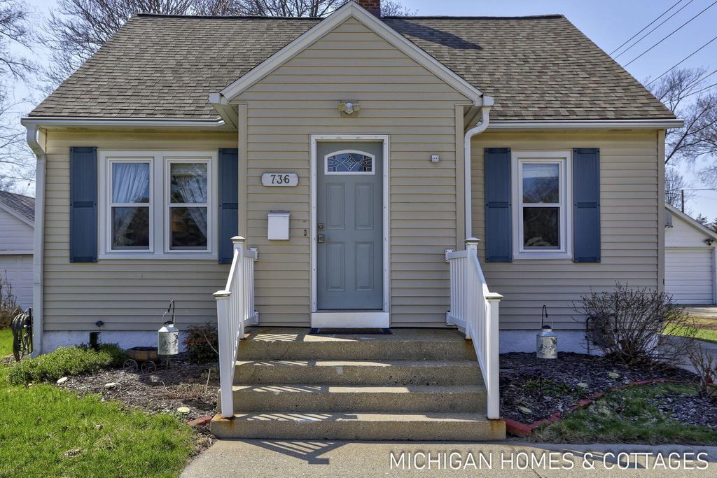 Photo of 736 Lincoln Avenue, Holland, MI 49423 (MLS # 26014367)