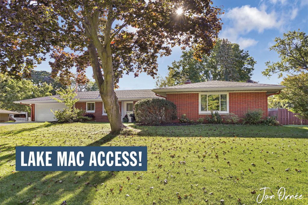 Photo of 814 Bertsch Drive, Holland, MI 49423 (MLS # 25052289)