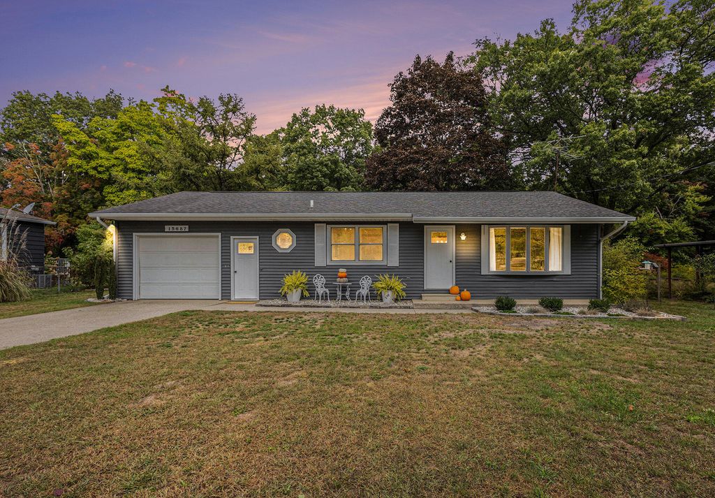 Photo of 15687 Pruin Street, Spring Lake, MI 49456 (MLS # 25052533)