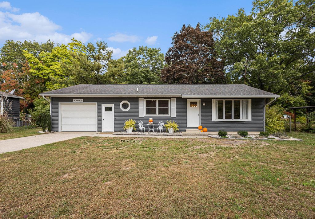 Photo of 15687 Pruin Street, Spring Lake, MI 49456 (MLS # 25052533)