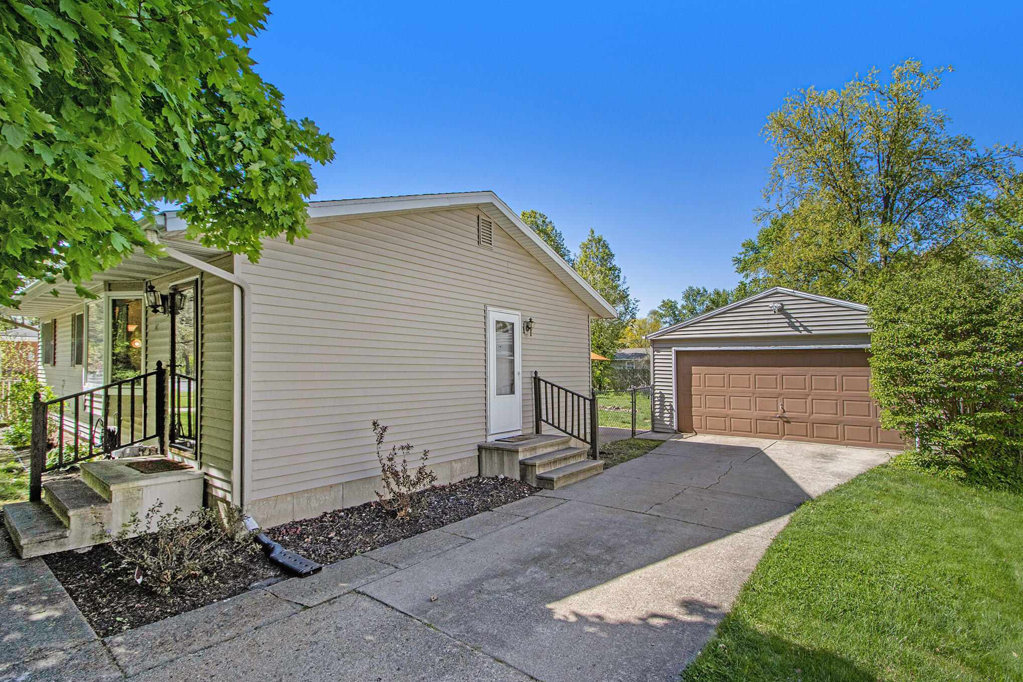 Portage, Michigan 49024, United States, 2 Bedrooms Bedrooms, ,1 BathroomBathrooms,Residential,Pending,127022