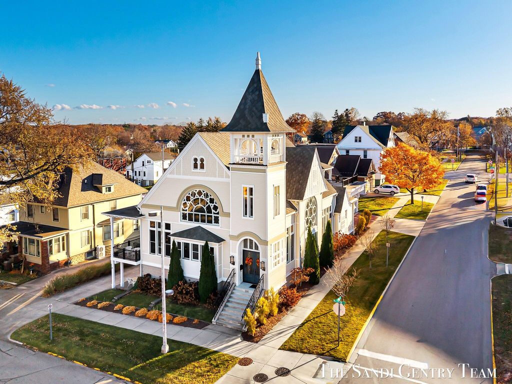 Photo of 600 Washington Avenue, Grand Haven, MI 49417 (MLS # 25055741)