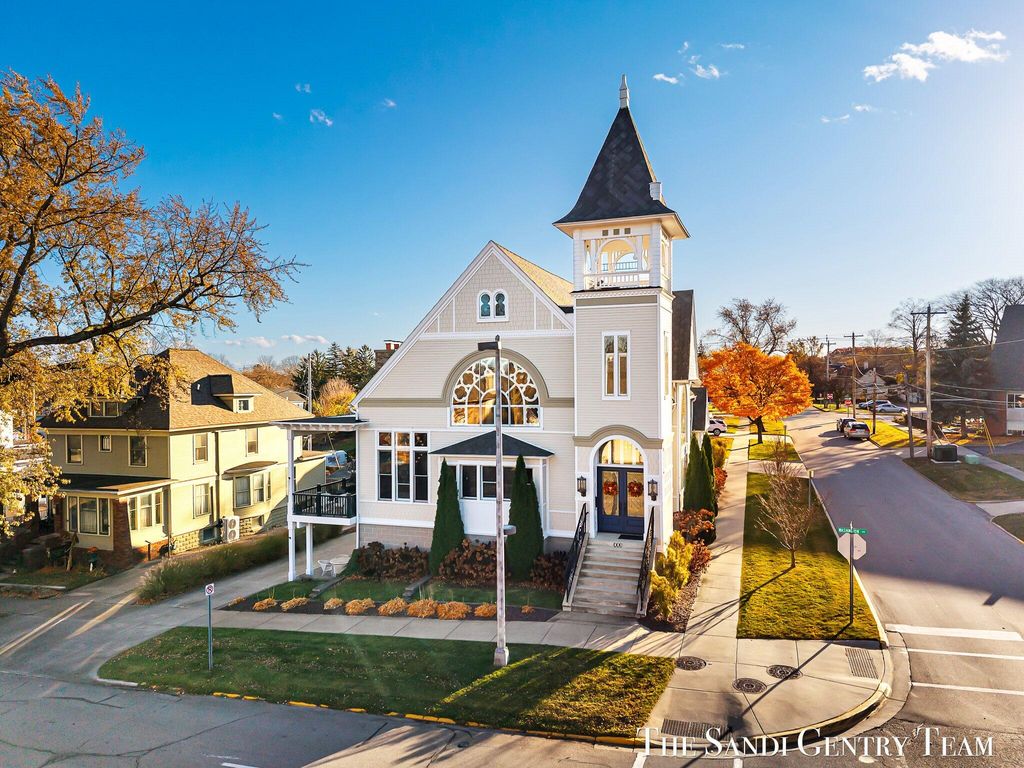 Photo of 600 Washington Avenue, Grand Haven, MI 49417 (MLS # 25055741)