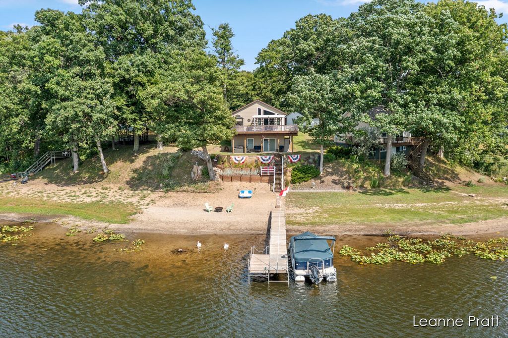 Photo of 6525 Woods Trail Drive, Delton, MI 49046 (MLS # 26005951)