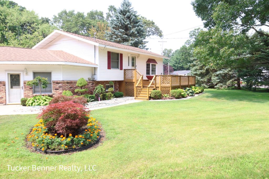 Photo of 415 Densmore Street, Muskegon, MI 49442 (MLS # 25039180)