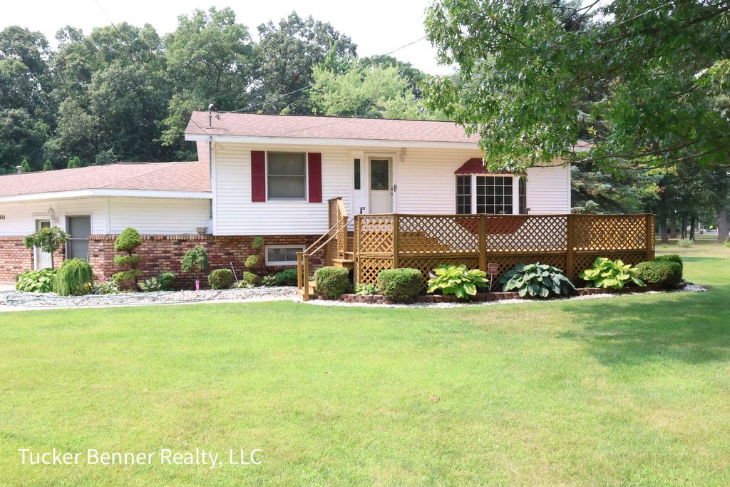 Photo of 415 Densmore Street, Muskegon, MI 49442 (MLS # 25039180)