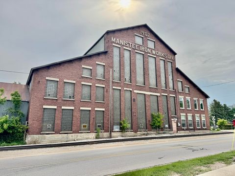 Photo of 254 River Street, Manistee, MI 49660 (MLS # 25026819)