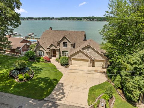 23276 S Shore Drive Edwardsburg MI 49112