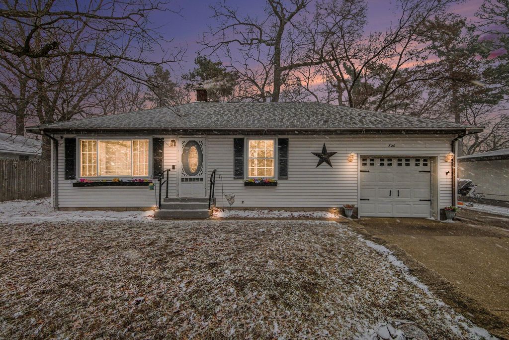 Photo of 820 S Quarterline Road, Muskegon, MI 49442 (MLS # 26010443)