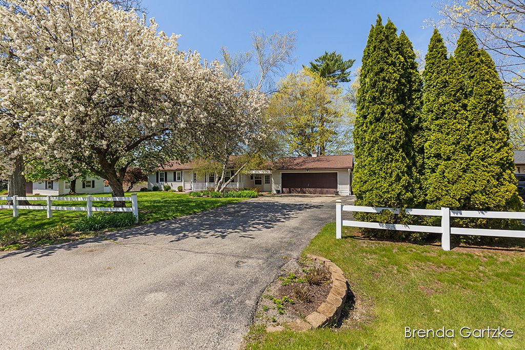 Photo of 9555 Whittall Street NE, Rockford, MI 49341 (MLS # 25024969)
