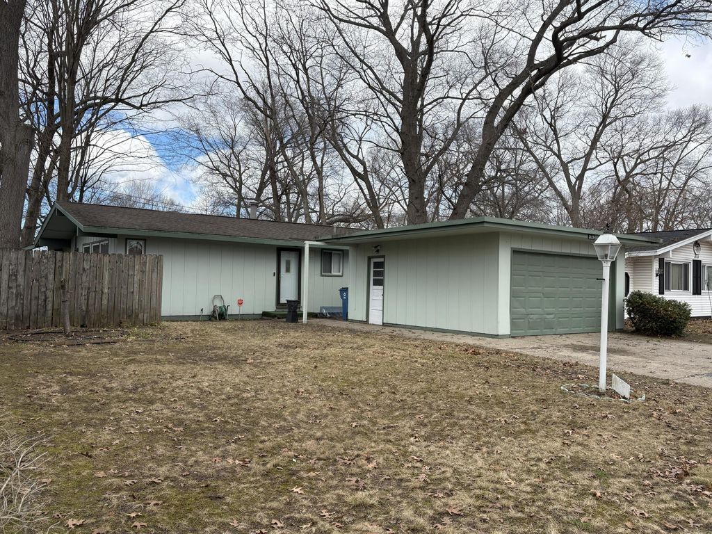 Photo of 3127 Woodcliffe Drive, Muskegon, MI 49444 (MLS # 26011527)