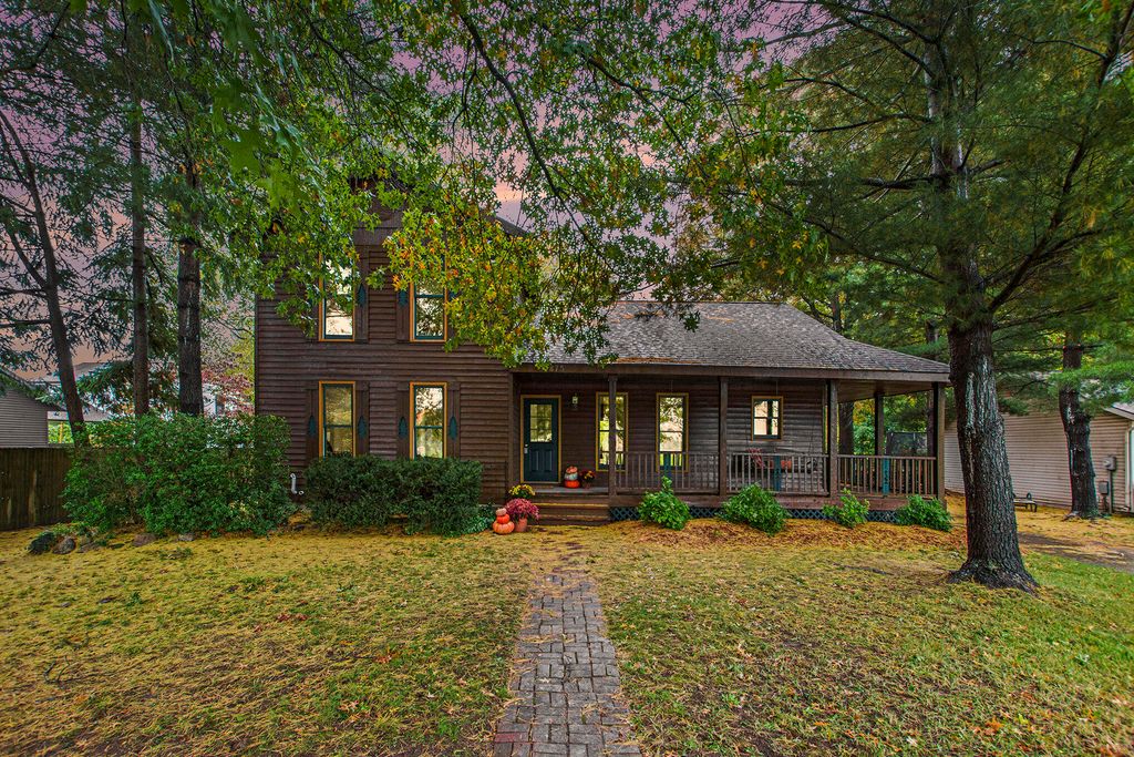 Photo of 875 Ottawa Avenue, Holland, MI 49423 (MLS # 25054447)