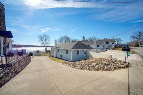 Photo of 298 Ackerson Lake Drive, Jackson, MI 49201 (MLS # 26008934)