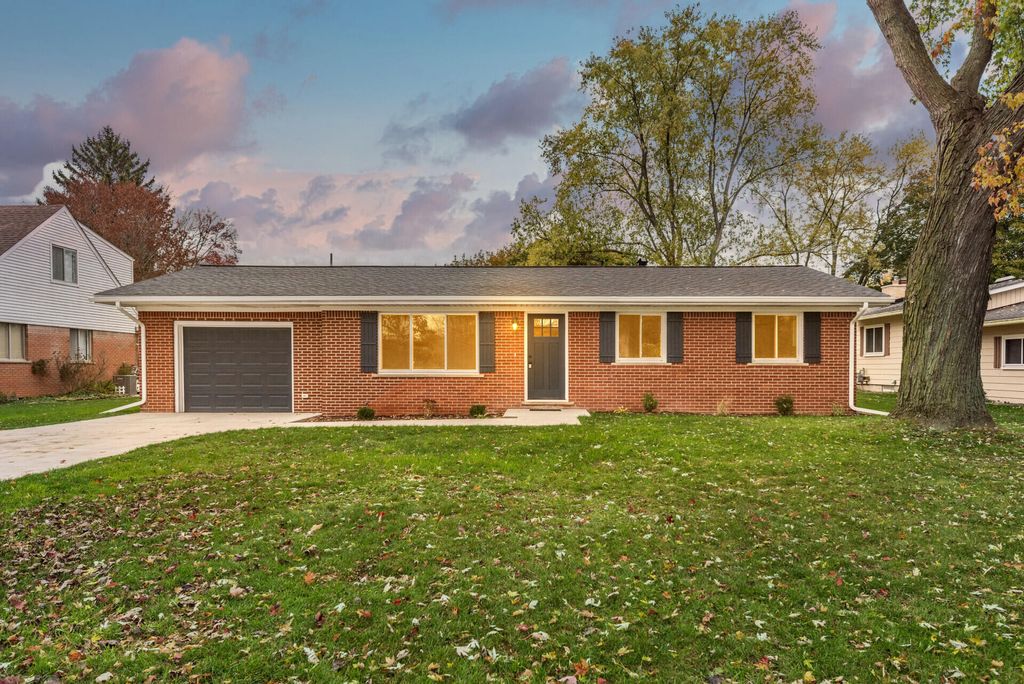 Photo of 730 N Main Street N, Chelsea, MI 48118 (MLS # 25056533)