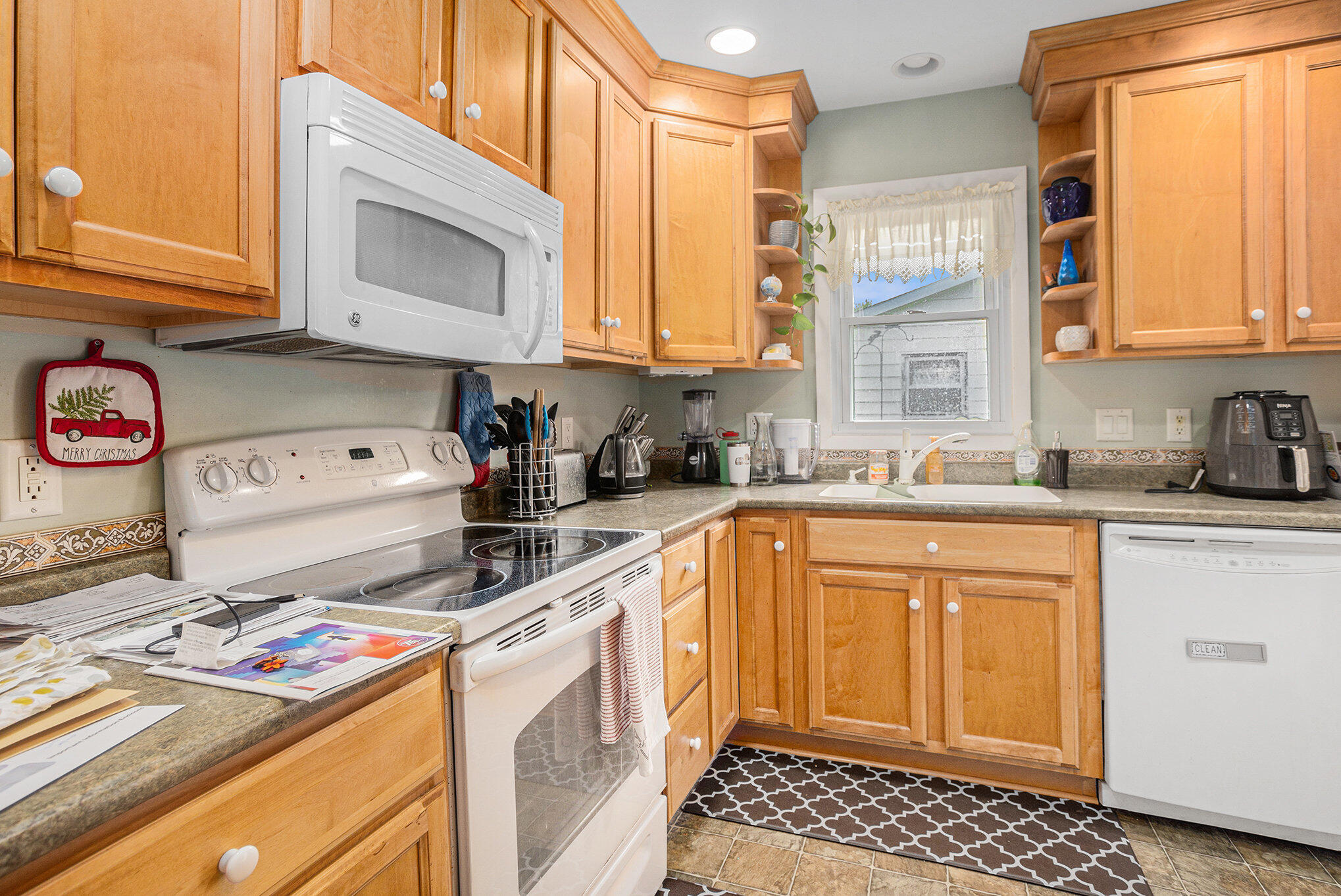 Portage, Michigan 49024, United States, 3 Bedrooms Bedrooms, ,3 BathroomsBathrooms,Residential,Active,194420