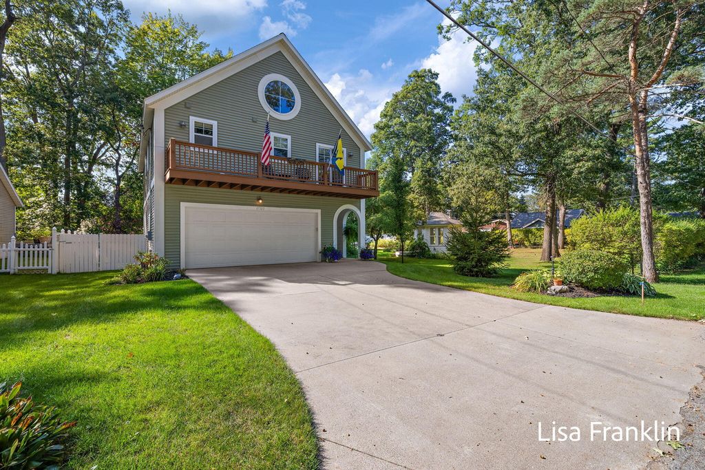 Photo of 17323 Ottawa Avenue, Spring Lake, MI 49456 (MLS # 25047938)
