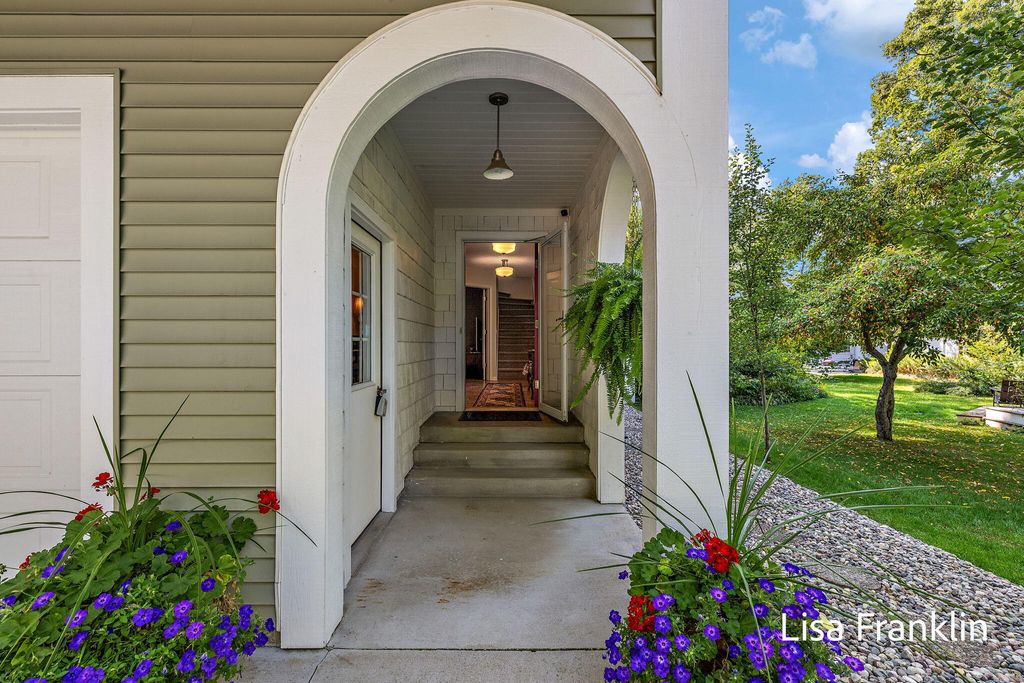 Photo of 17323 Ottawa Avenue, Spring Lake, MI 49456 (MLS # 25047938)