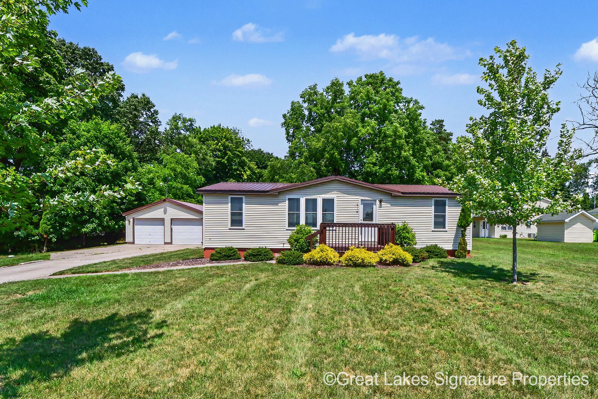Photo 1 of 31 — 618 E Benton Street, Greenville, MI 48838