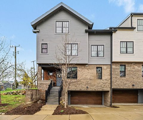 Photo of 103 W Davis Avenue, Ann Arbor, MI 48103 (MLS # 26019067)