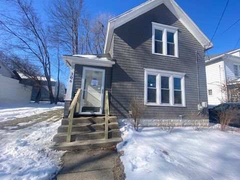 Photo of 306 N Pleasant Street, Jackson, MI 49202 (MLS # 26005457)