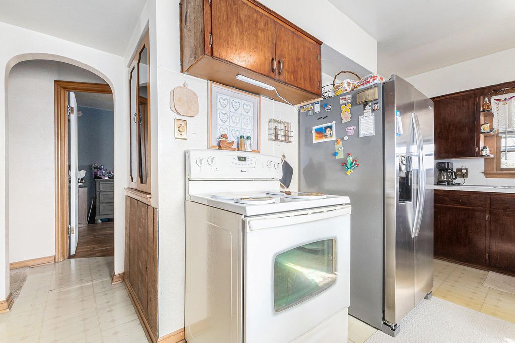 Photo of 31 W Lakewood Boulevard, Holland, MI 49424 (MLS # 25049706)