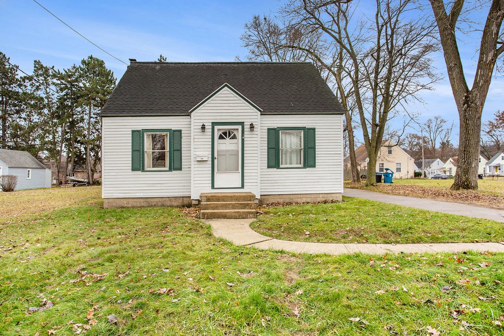 Photo of 706 36th Street SW, Wyoming, MI 49509 (MLS # 23144397)