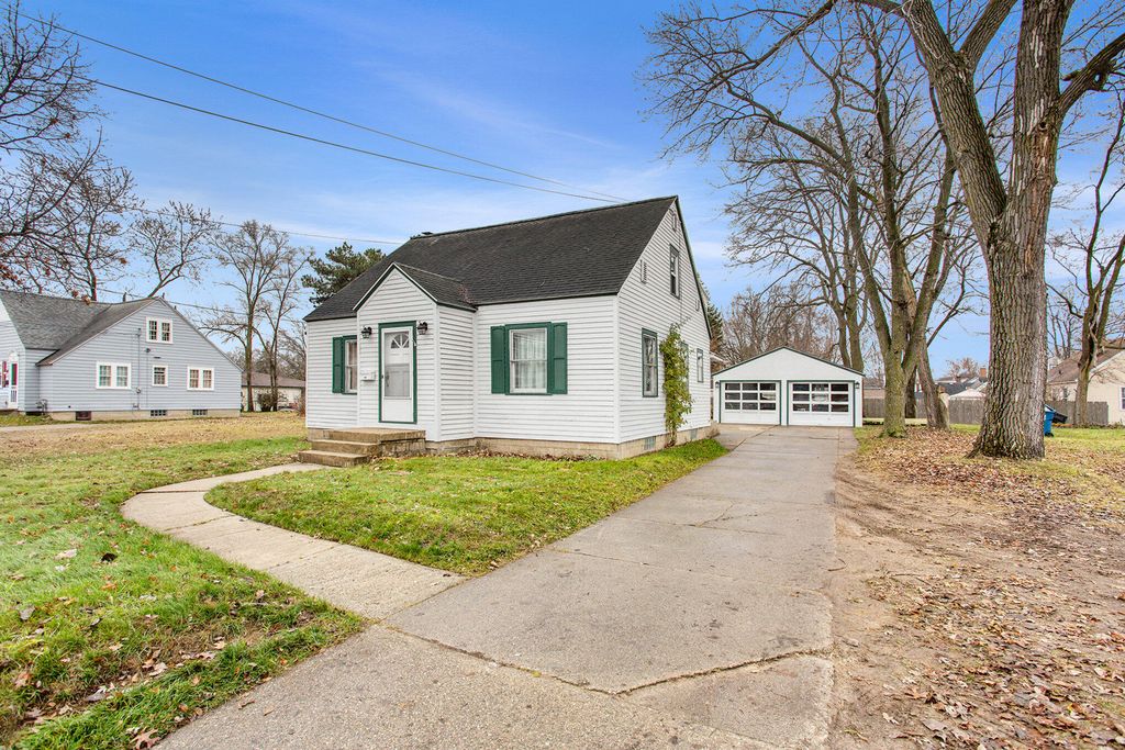 Photo of 706 36th Street SW, Wyoming, MI 49509 (MLS # 23144397)