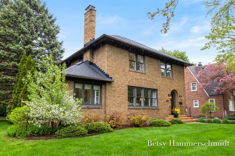 Photo of 417 Cheshire Drive NE, Grand Rapids, MI 49505 (MLS # 26019101)