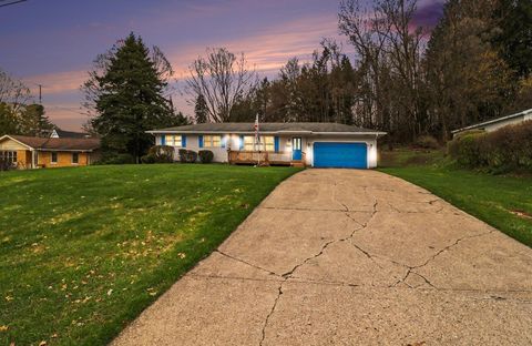 Photo of 2739 Hillcrest Drive, New Era, MI 49446 (MLS # 26015439)