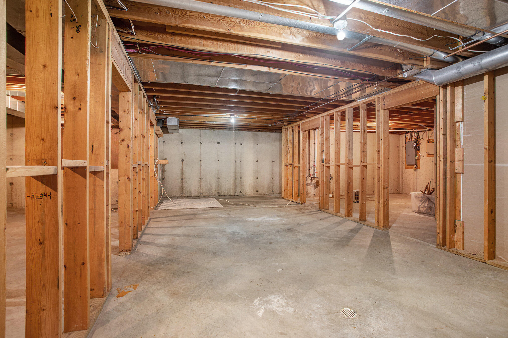 Portage, Michigan 49024, United States, 5 Bedrooms Bedrooms, ,4 BathroomsBathrooms,Residential,Pending,103383