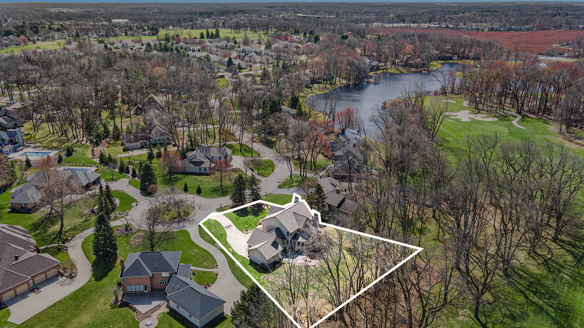 Portage, Michigan 49024, United States, 5 Bedrooms Bedrooms, ,4 BathroomsBathrooms,Residential,Pending,103383