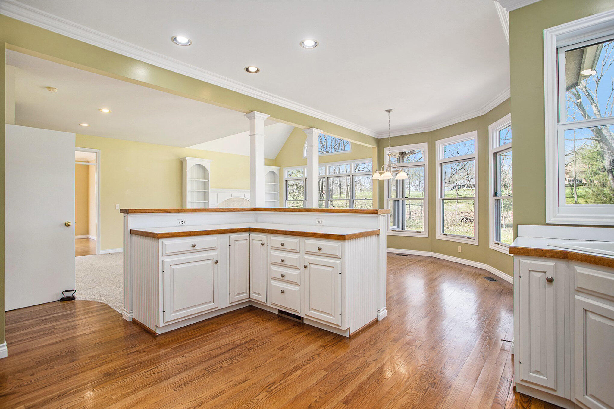 Portage, Michigan 49024, United States, 5 Bedrooms Bedrooms, ,4 BathroomsBathrooms,Residential,Pending,103383