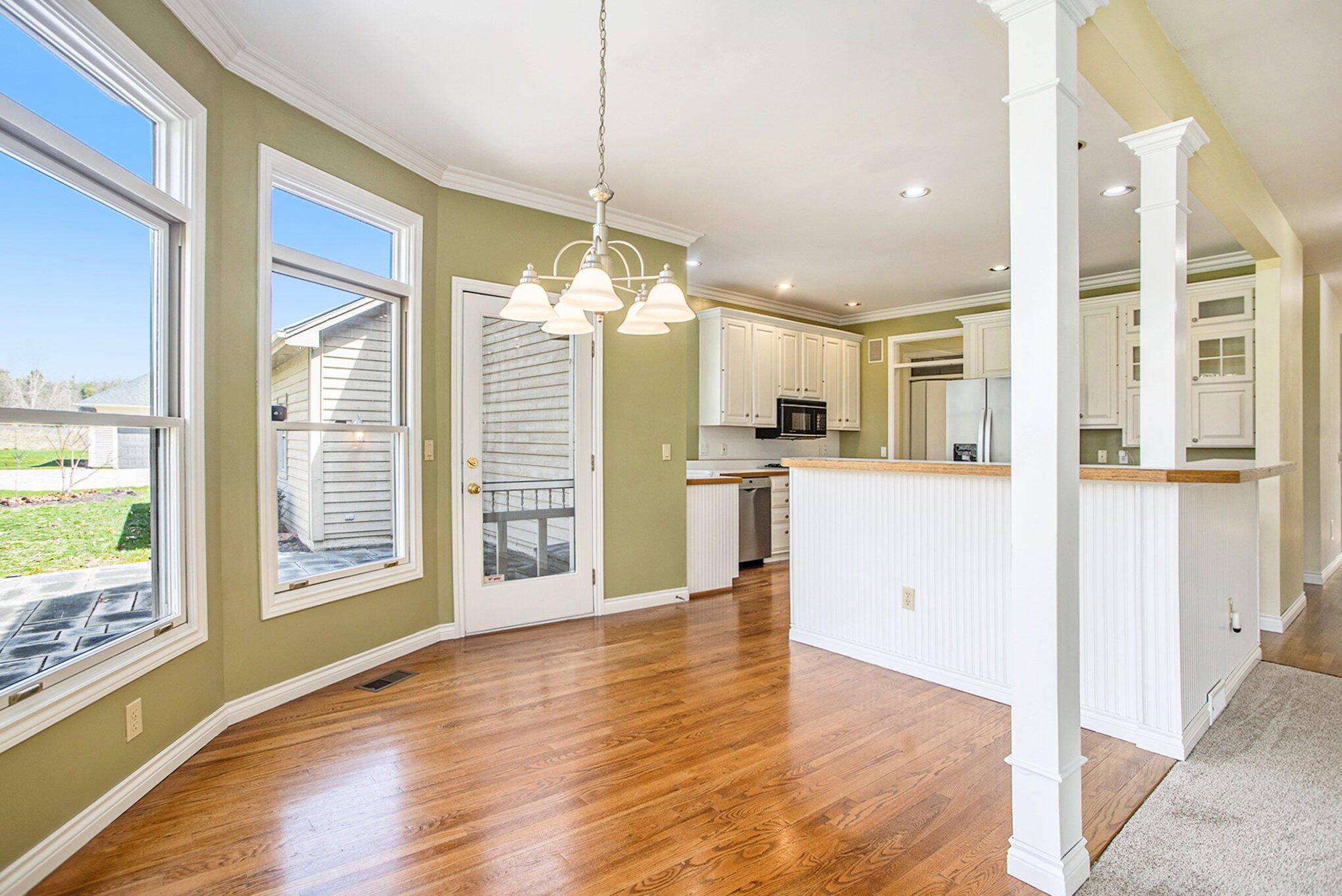 Portage, Michigan 49024, United States, 5 Bedrooms Bedrooms, ,4 BathroomsBathrooms,Residential,Pending,103383