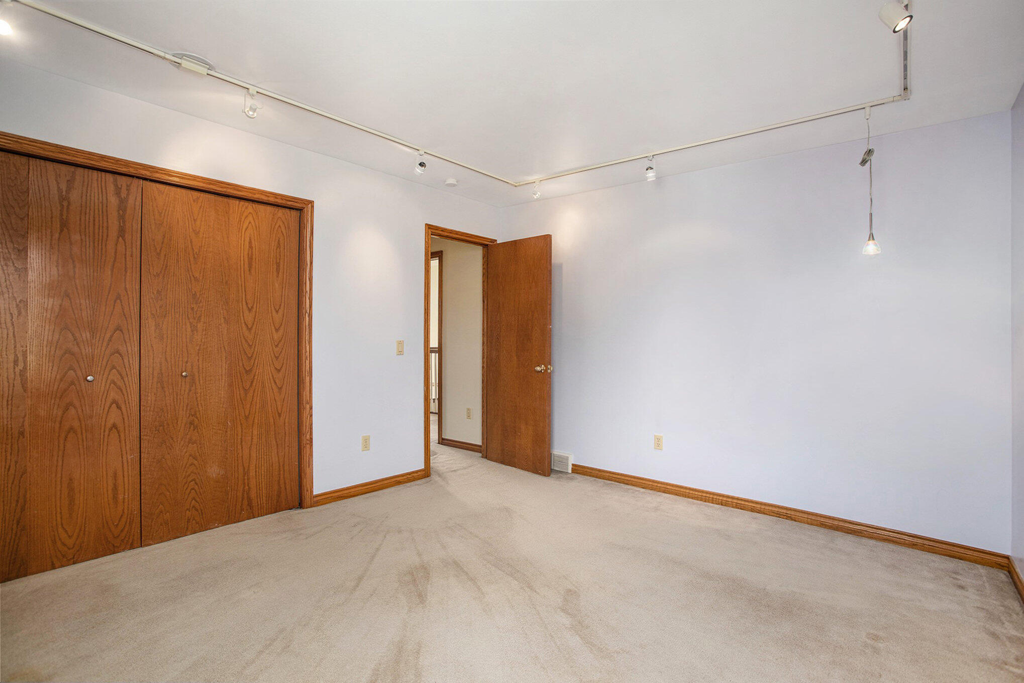 Portage, Michigan 49024, United States, 5 Bedrooms Bedrooms, ,4 BathroomsBathrooms,Residential,Pending,103383