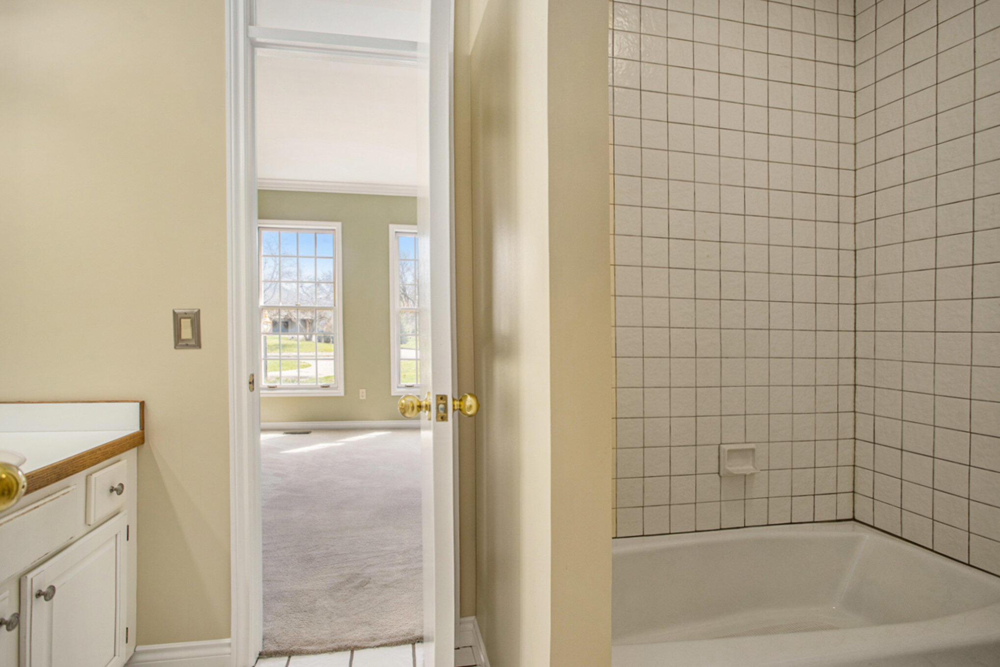 Portage, Michigan 49024, United States, 5 Bedrooms Bedrooms, ,4 BathroomsBathrooms,Residential,Pending,103383