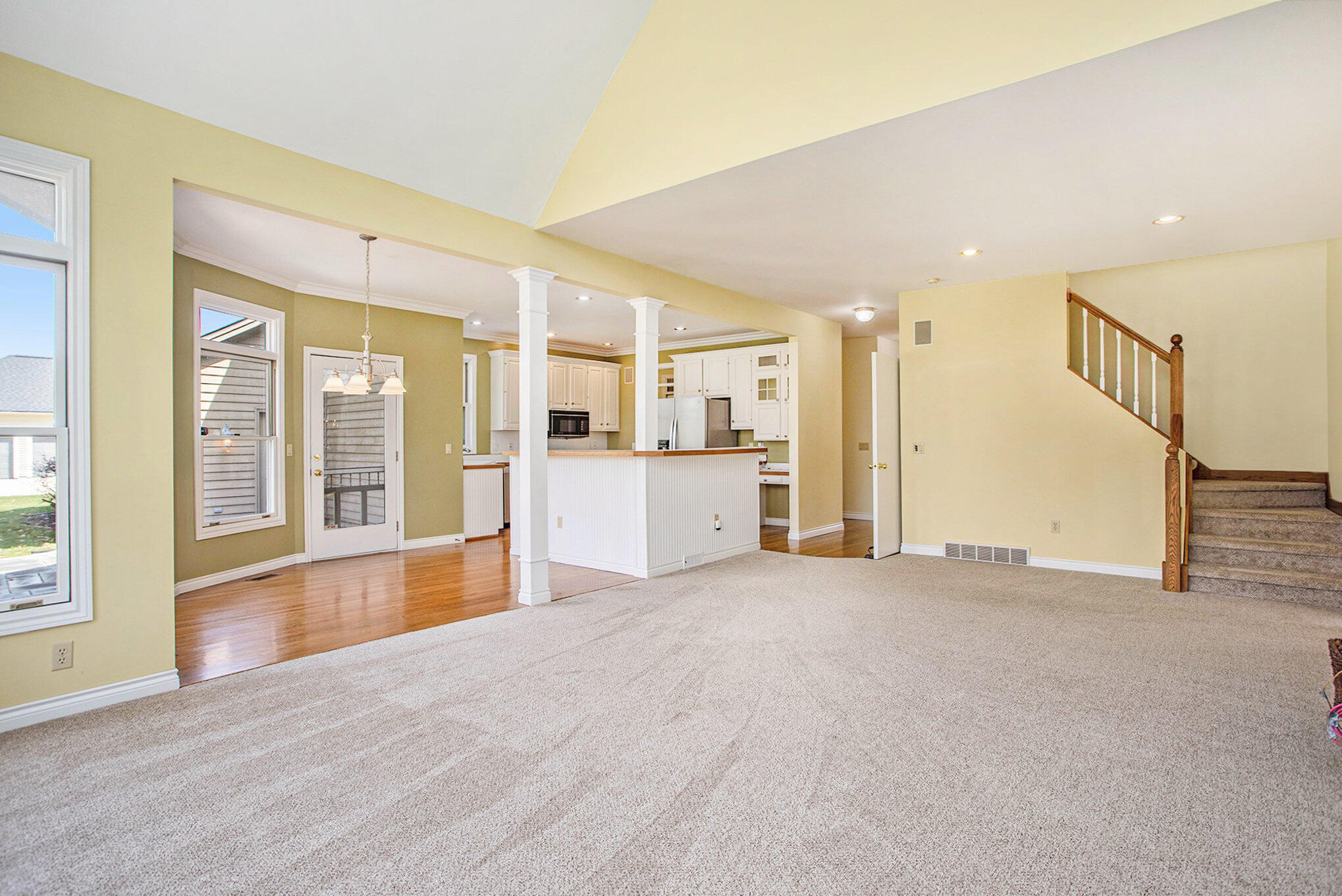 Portage, Michigan 49024, United States, 5 Bedrooms Bedrooms, ,4 BathroomsBathrooms,Residential,Pending,103383